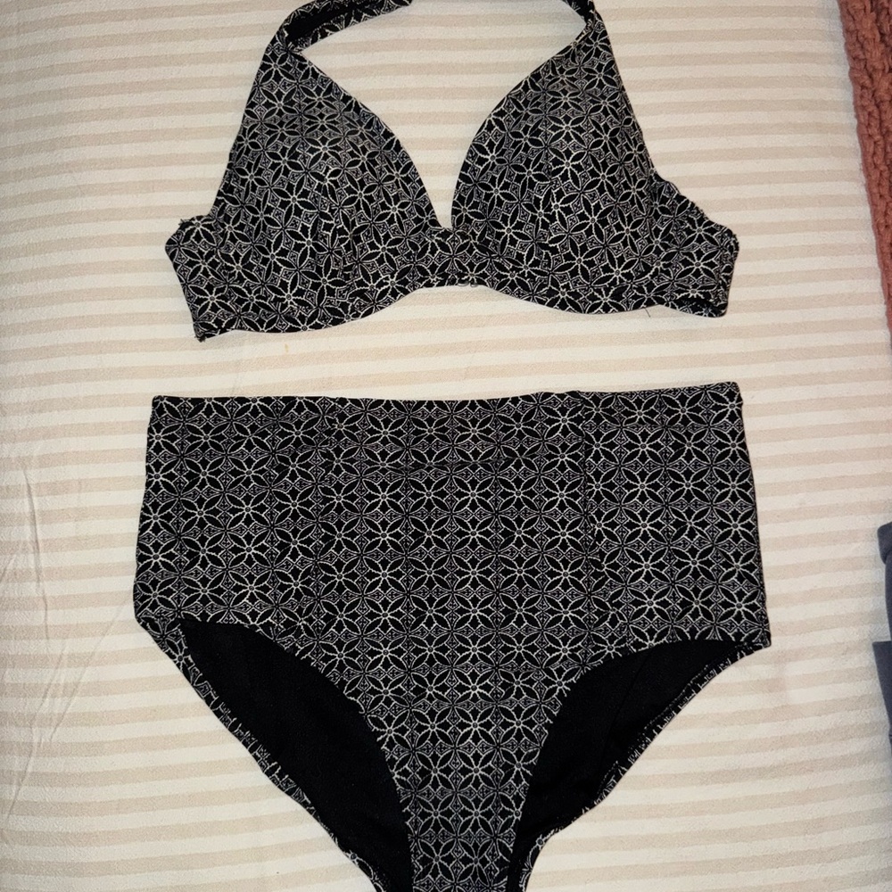 Old Navy Black Geometric Bikini Set